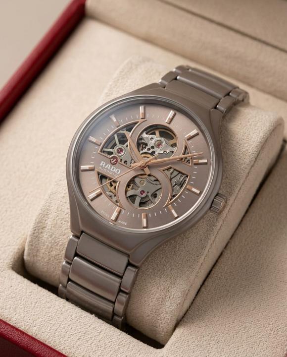 Rad_o True Round 40 quartz watch