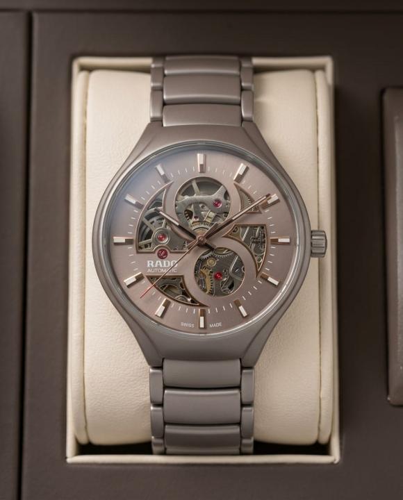 Rad_o True Round 40 quartz watch