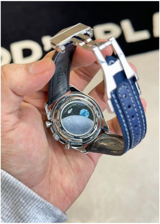 Omeg_a Speedmaster Silver Snoopy watch