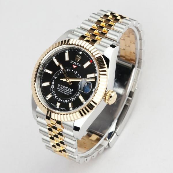 Role_x Oyster perpetual Sky Dweller Z-R Premium watch